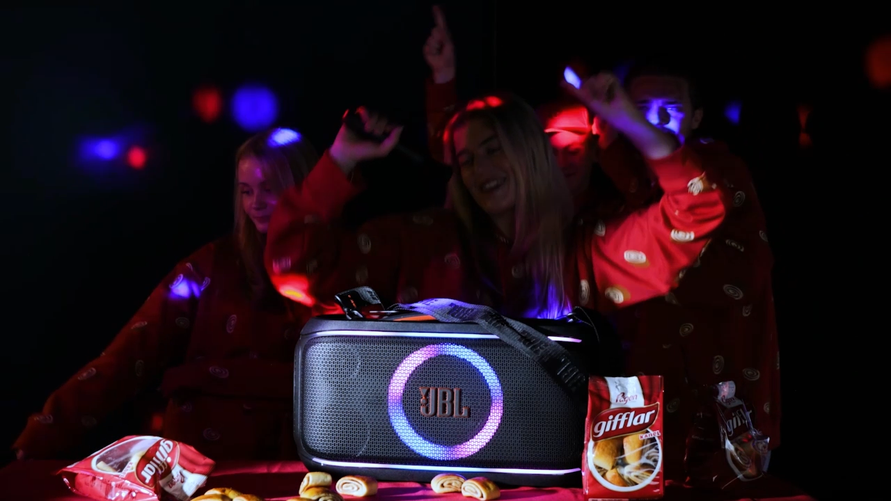 Vinn JBL høyttaler og merch!