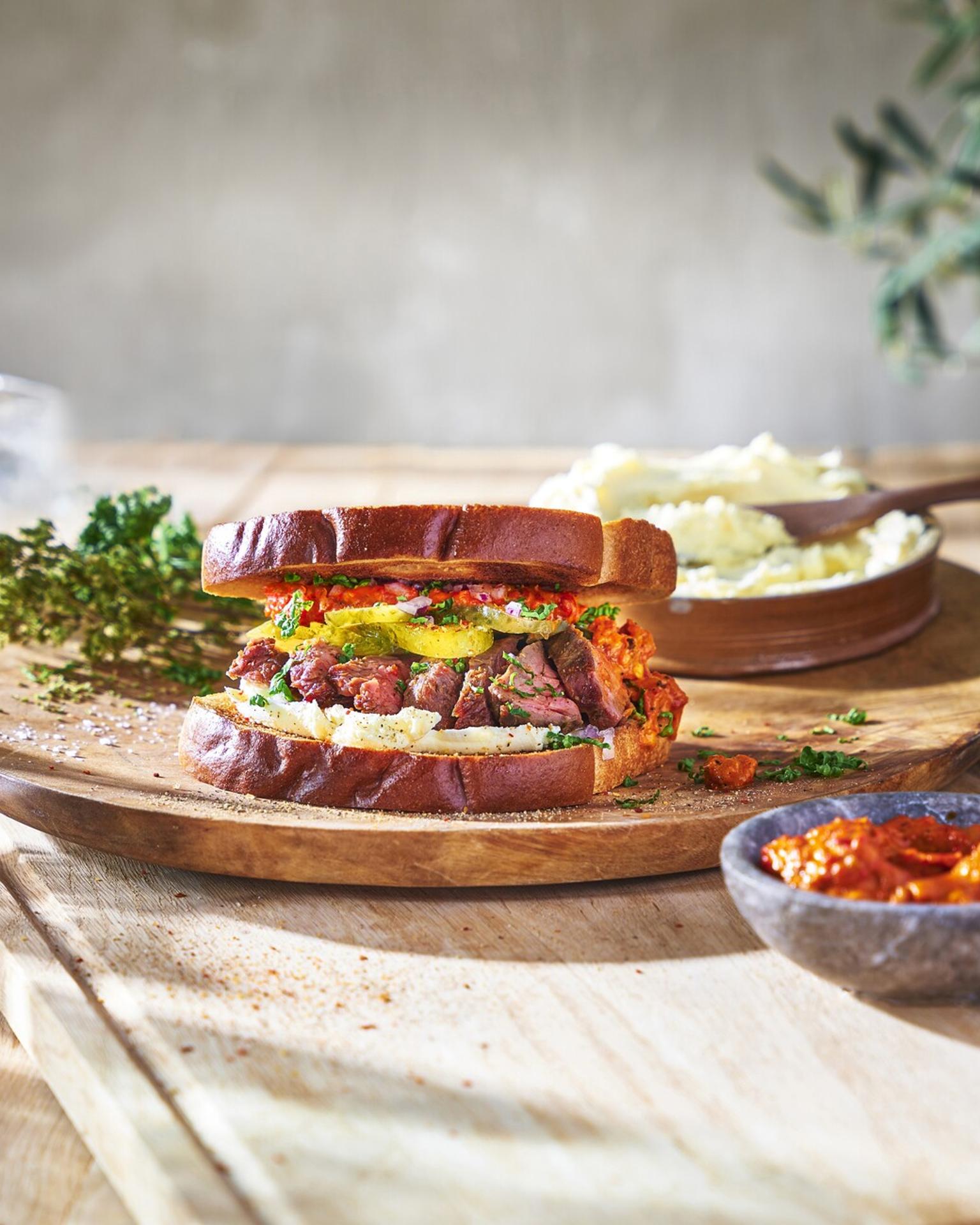 Kroatisk steak sandwich image