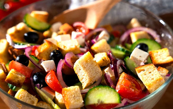 Brødsalat med Lantgoda Surdeigsbrød - Oppskrifter | Pågen